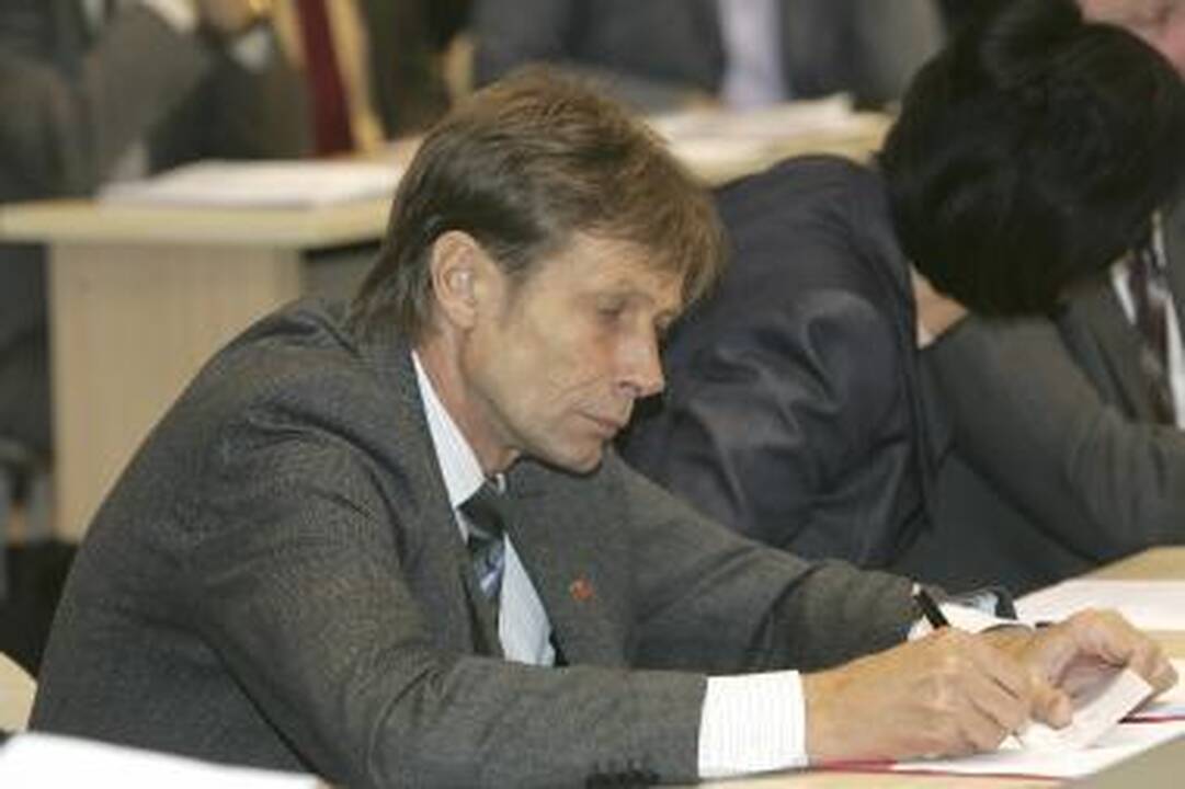 Kyšininkavimu įtariamas valdininkas paleistas į laisvę (papildyta)