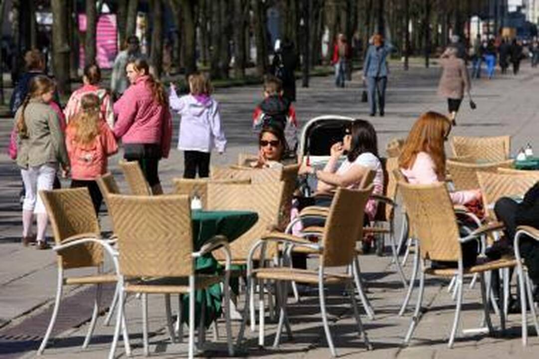 Lauko kavinės laukia miestiečių