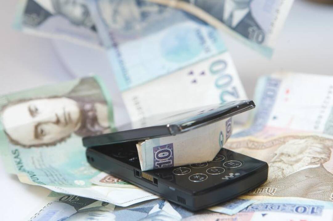 Sukčiams slaptažodžius padiktavusi pensininkė neteko 15 tūkst. litų