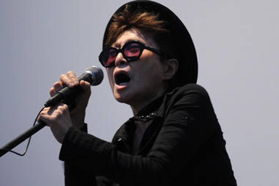Yoko Ono reikalauja nesuteikti laisvės jos vyro žudikui