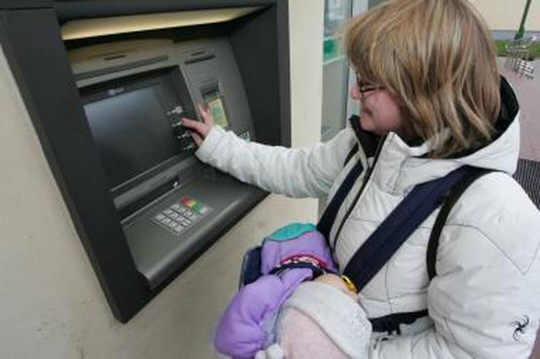 Lietuviai labiausiai pasitiki grynaisiais pinigais