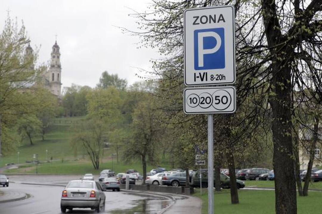 Vilniuje neliks nemokamų automobilių stovėjimo aikštelių