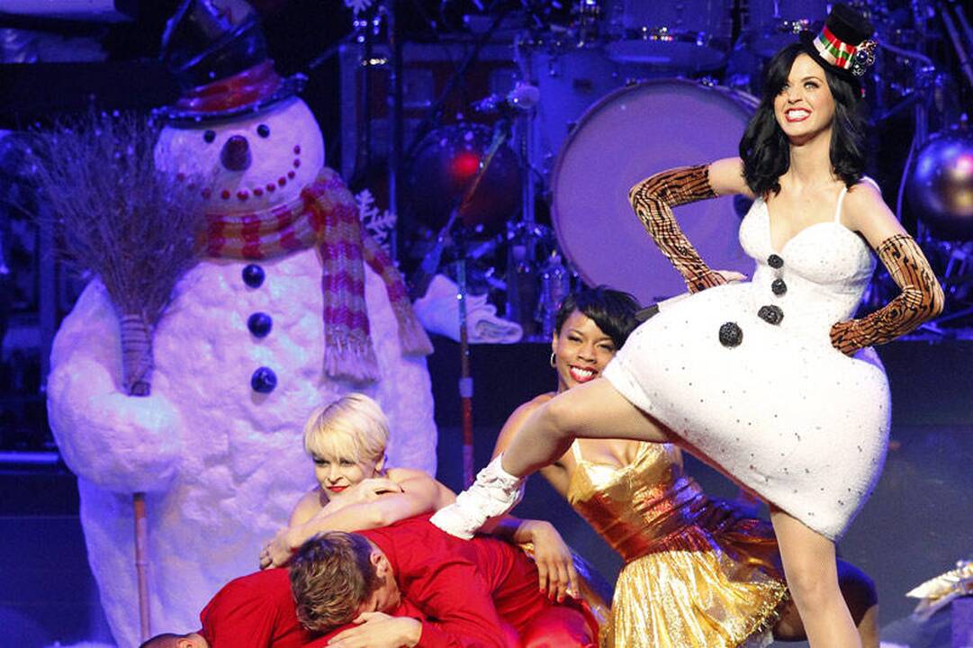 Katy Perry vyras užfiksuotas su kita moterimi