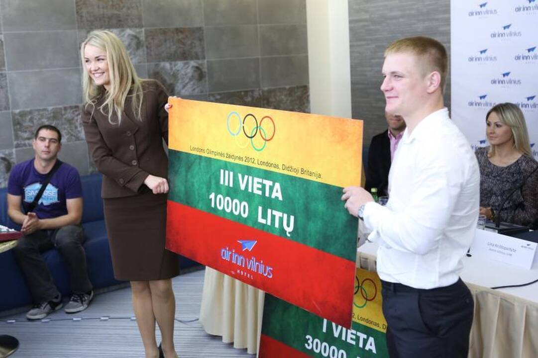 Medalius iškovojusiems olimpiečiams įteiktos premijos