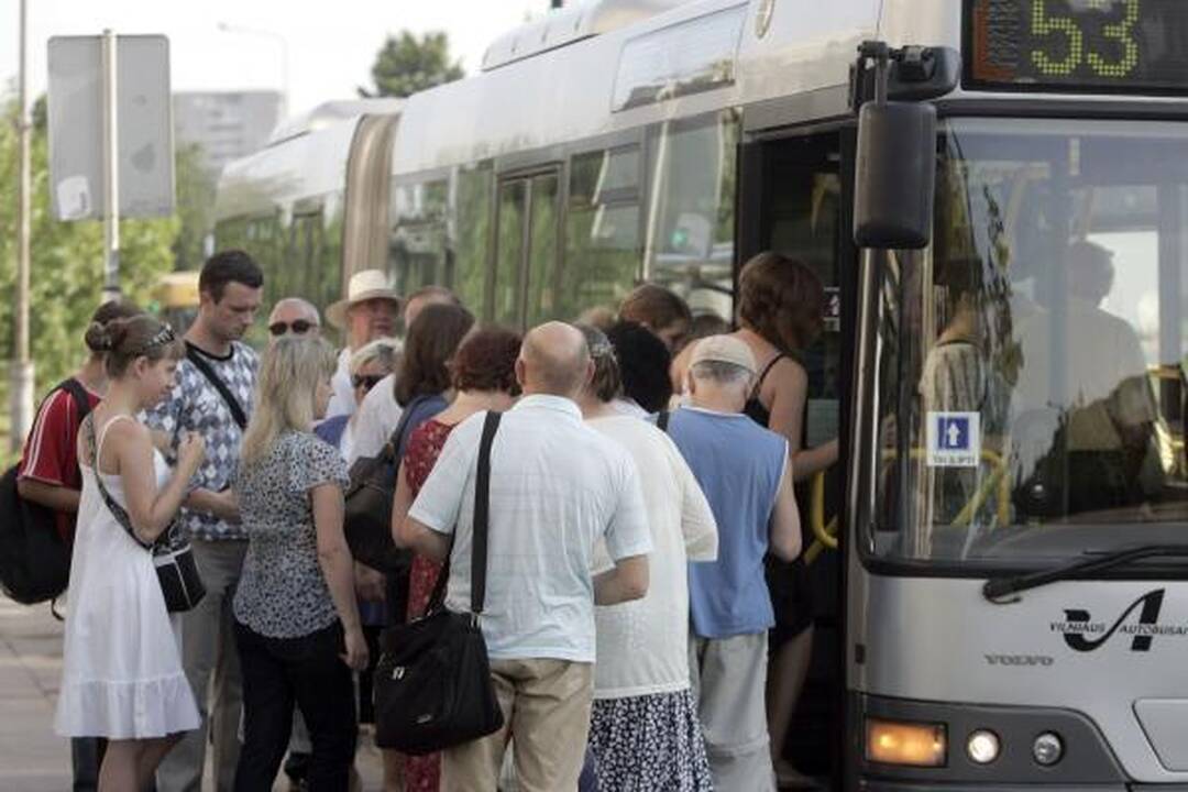 Nauja keleivių laipinimo tvarka Vilniuje prigyja sunkiai 