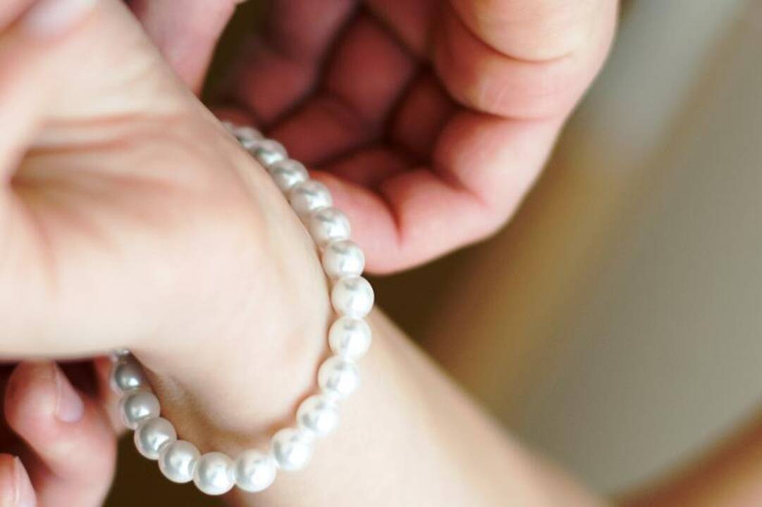 Ankstyvieji žmonės nešiojo papuošalus ir galėjo būti kanibalai