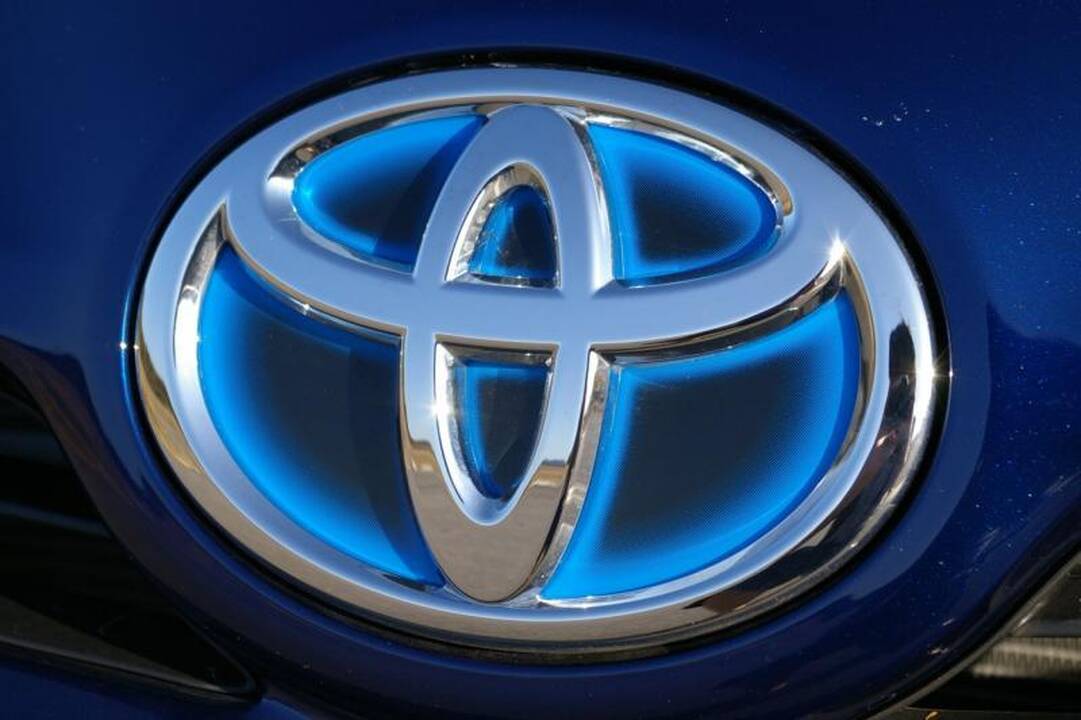 “Toyota” ir toliau mažina gamybą dėl potvynių Tailande