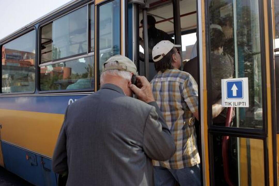 Nauja keleivių laipinimo tvarka Vilniuje prigyja sunkiai 