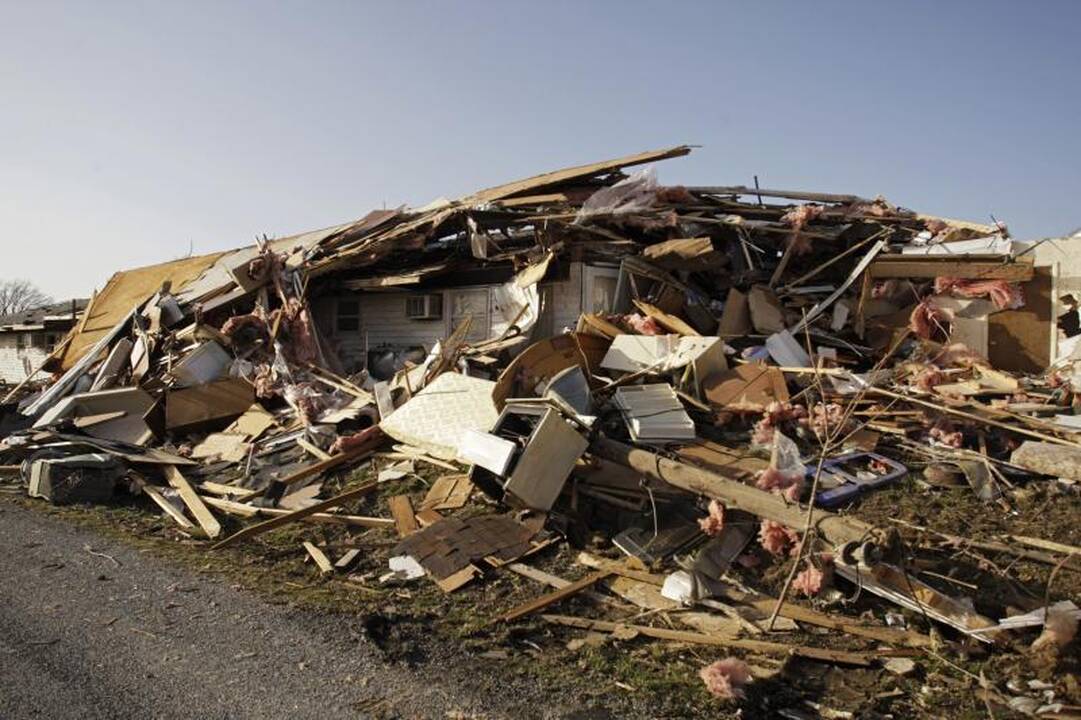 JAV vidurio vakaruose tornadai nusinešė devynias gyvybes