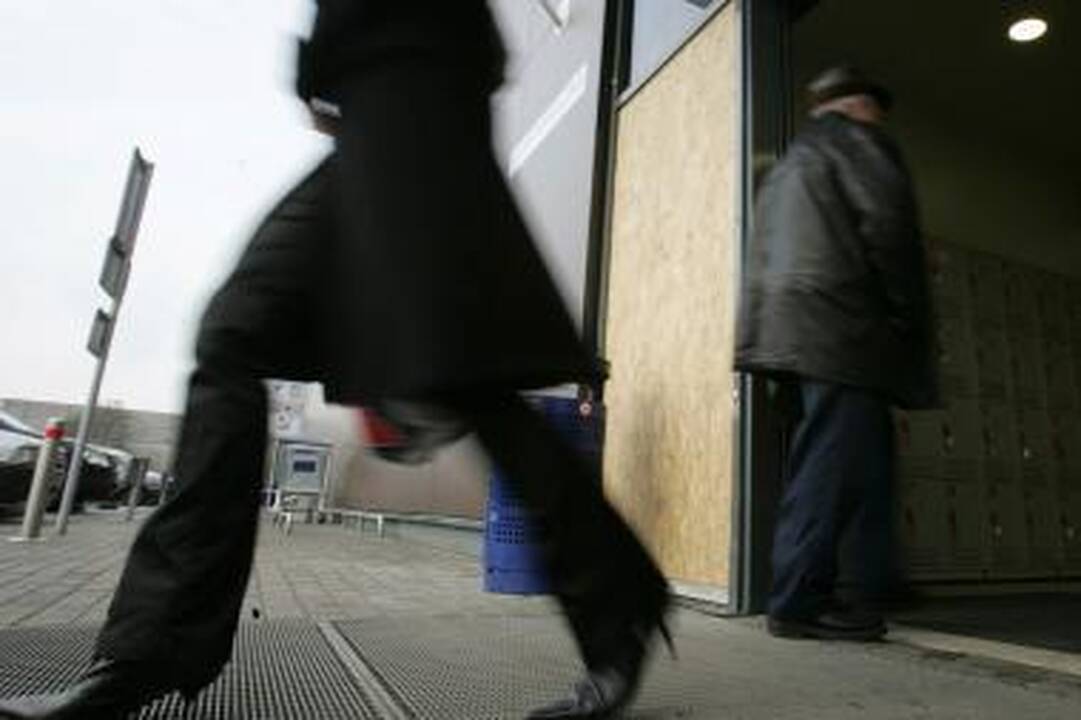 Surastas iš „Maxima“ parduotuvės pavogtas bankomatas