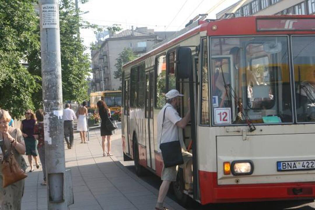 Nauja keleivių laipinimo tvarka Vilniuje prigyja sunkiai 
