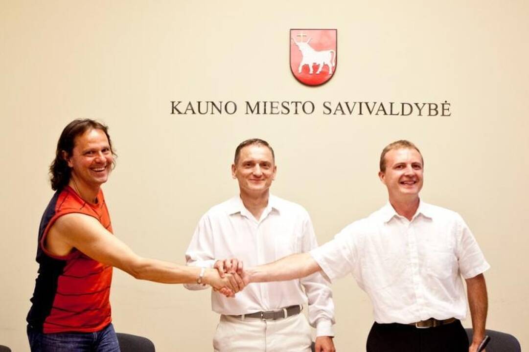 Pasirašyta Kauno kino studijos steigimo sutartis
