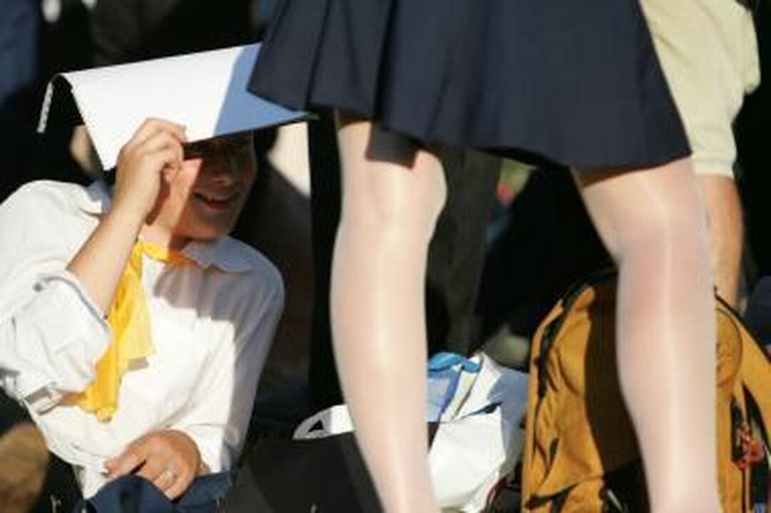 Protestuodamas berniukas į mokyklą atėjo su sijonu