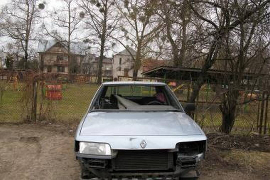 Vaikų darželio pašonėje - tikra griuvena
