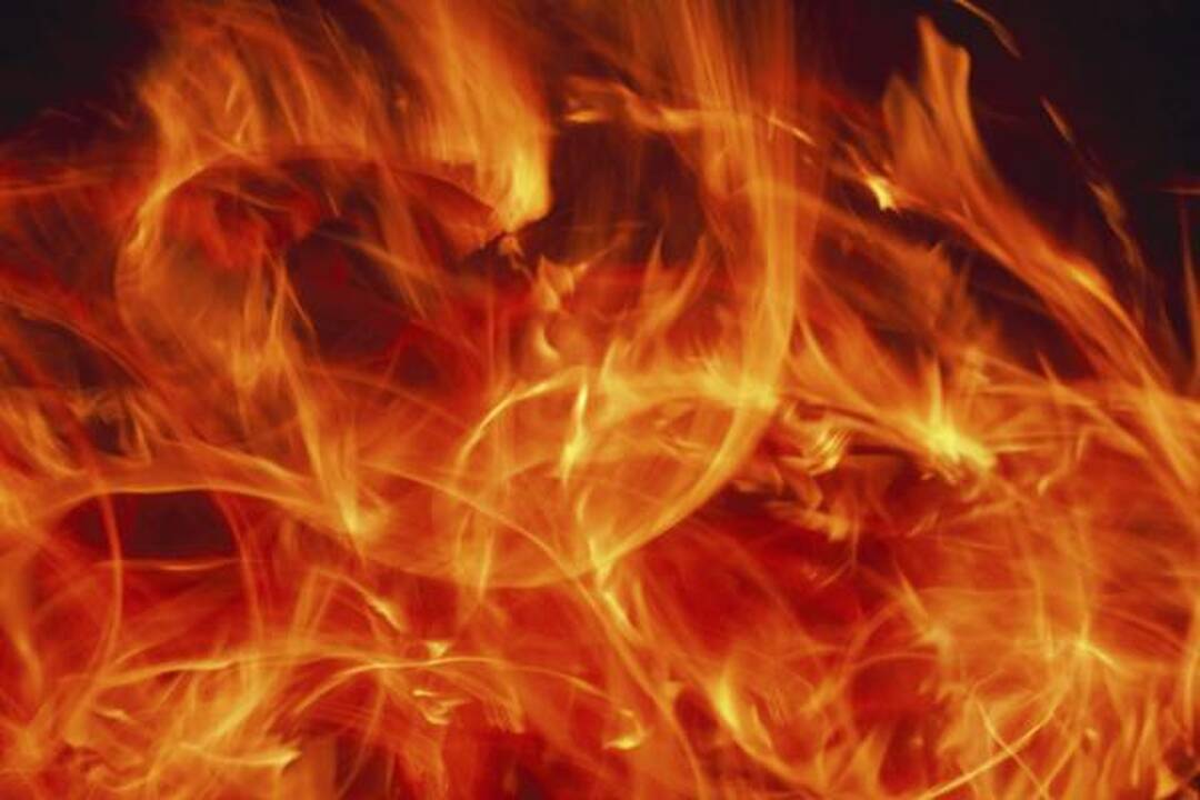 Neįtikėtina: dviratį mynęs vyras pradėjo liepsnoti