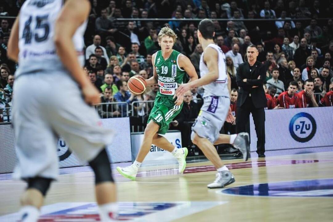 M. Kuzminskas uždainavo „Žalgirio radijo“ eteryje (interviu)