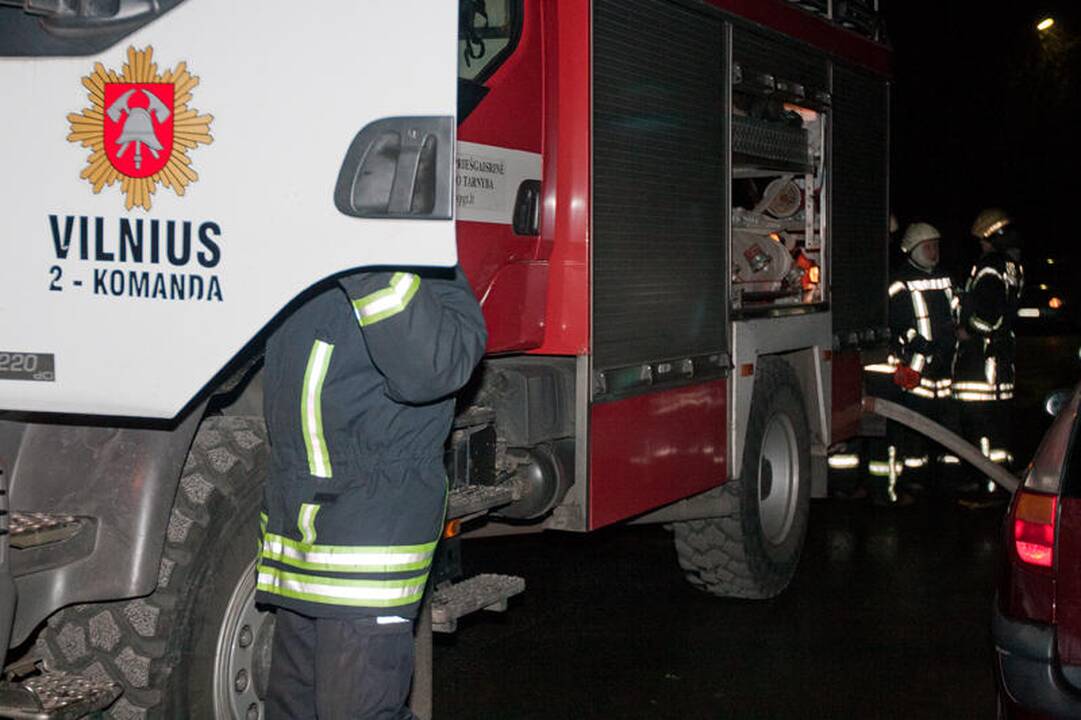 Per gaisrą Salininkuose žuvo vienas žmogus, du smarkiai apdegė