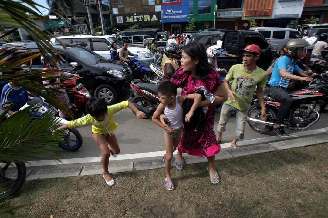 Per žemės drebėjimus Indonezijoje mirė penki žmonės
