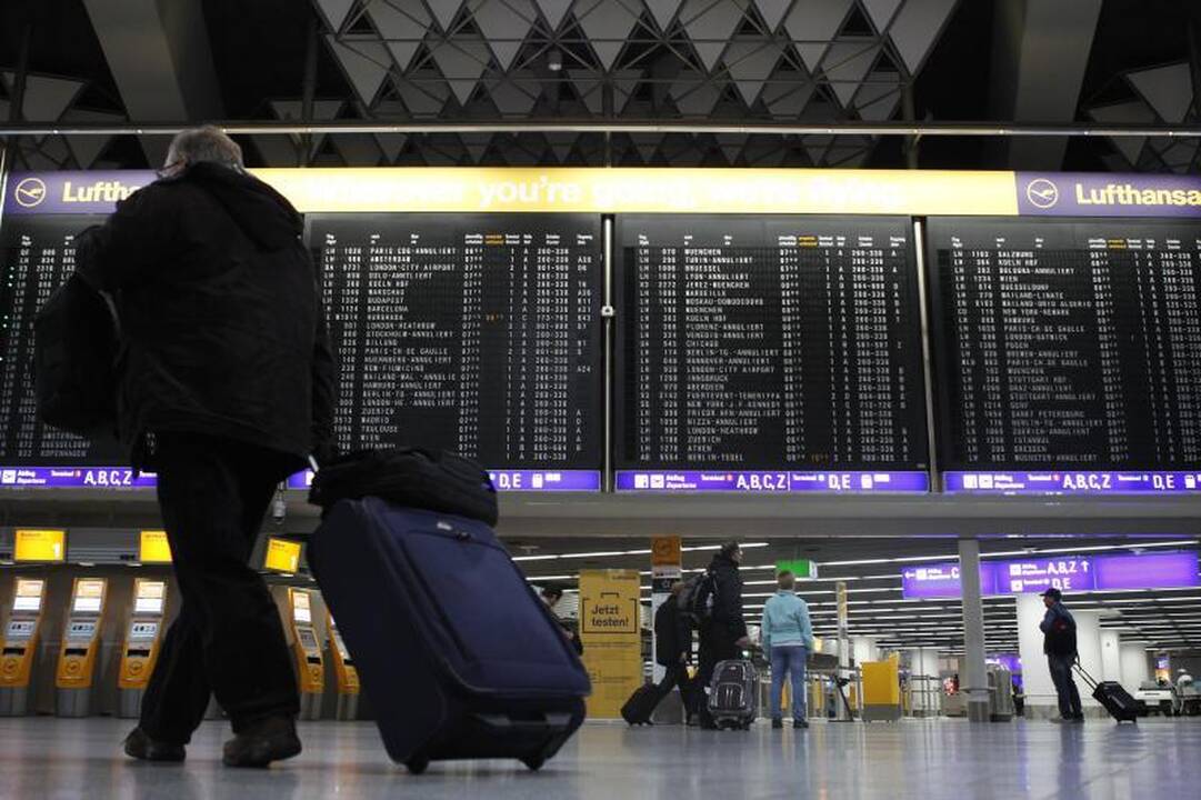 Frankfurte tęsiantis oro uosto streikui atšaukiama daugiau skrydžių