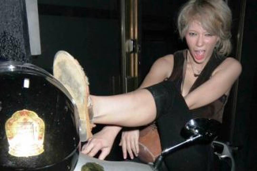 Rusė paviešins pikantiškas romano su „The Rolling Stones“ nariu detales
