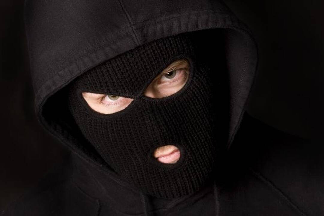 Kaišiadoryse kaukėtas vyras iš degalinės pagrobė 14,5 tūkst. litų
