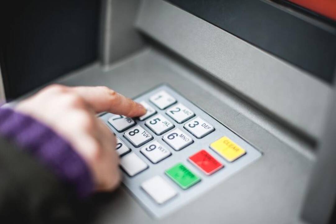 Ant kai kurių bankomatų - duomenis kopijuojanti įranga