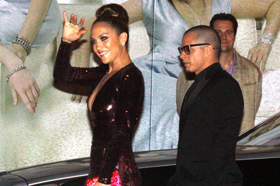 Jennifer Lopez neigia slapta susituokusi su Casperu Smartu