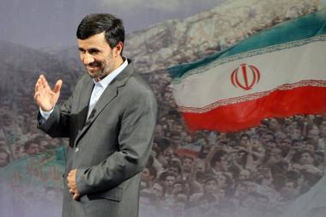 Libano "Hizbollah" vadovas viešinčiam Irano prezidentui įteikė iš Izraelio kario atimtą ginklą
