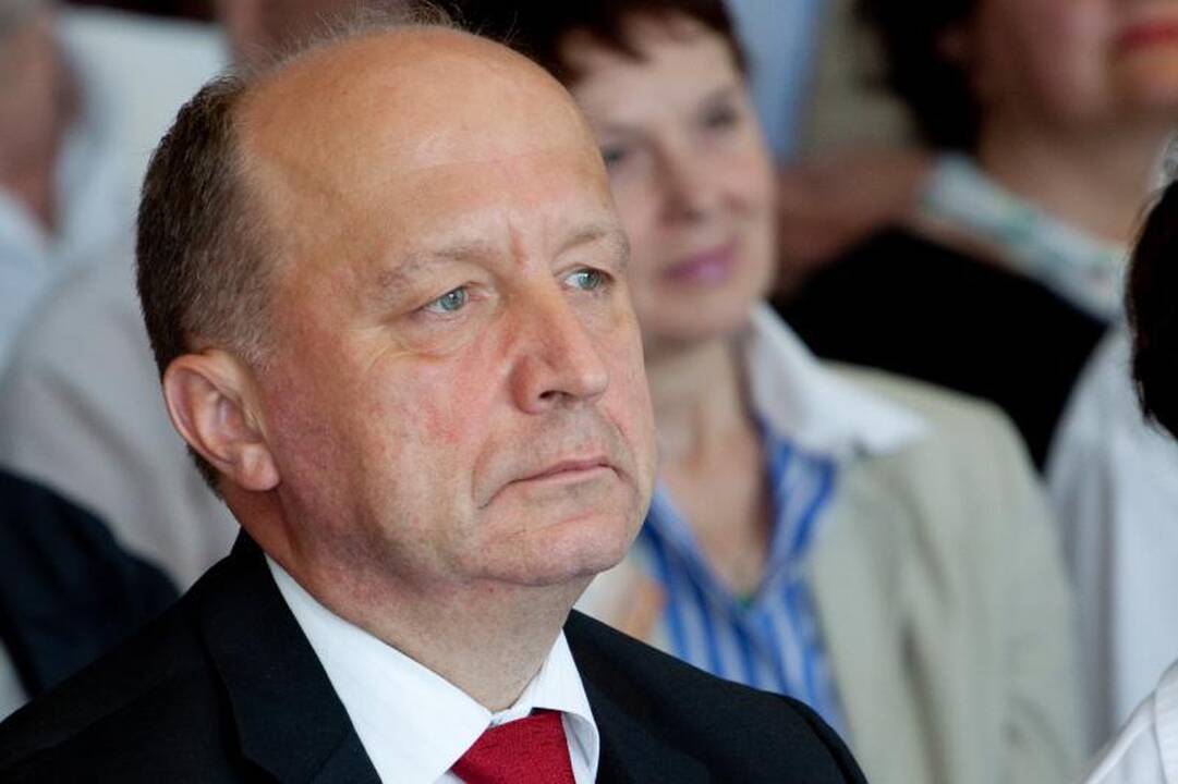 Premjeras triukšmą dėl kelionių vadina bandymu „viską skandalizuoti“