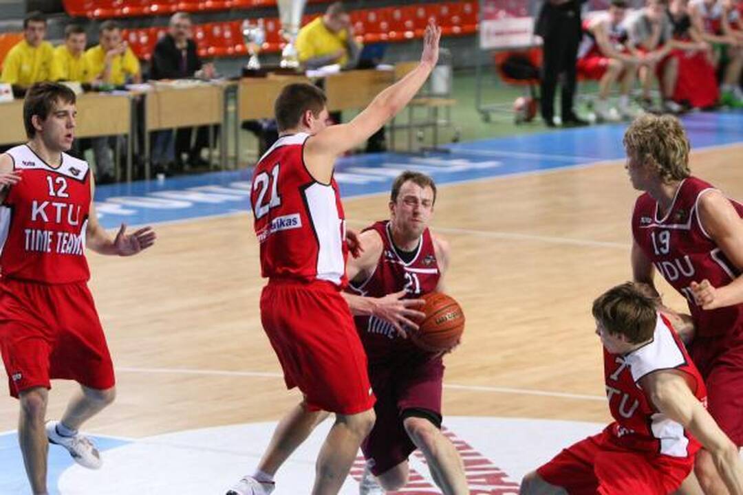 Studentai sužaidė pirmąsias sezono rungtynes