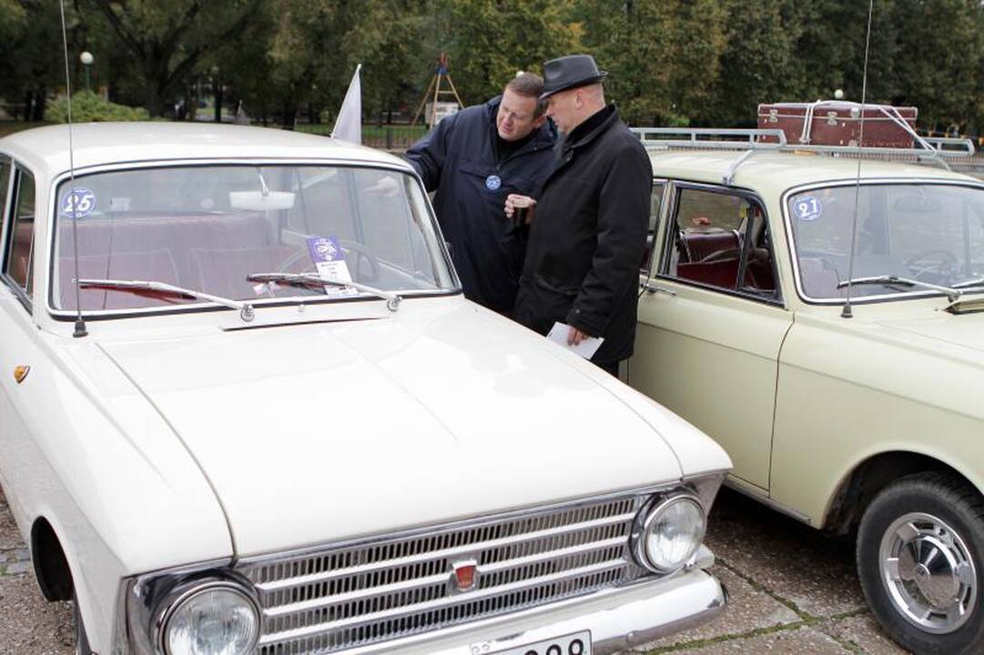 Klaipėdos senamiestyje – senovinių automobilių paradas