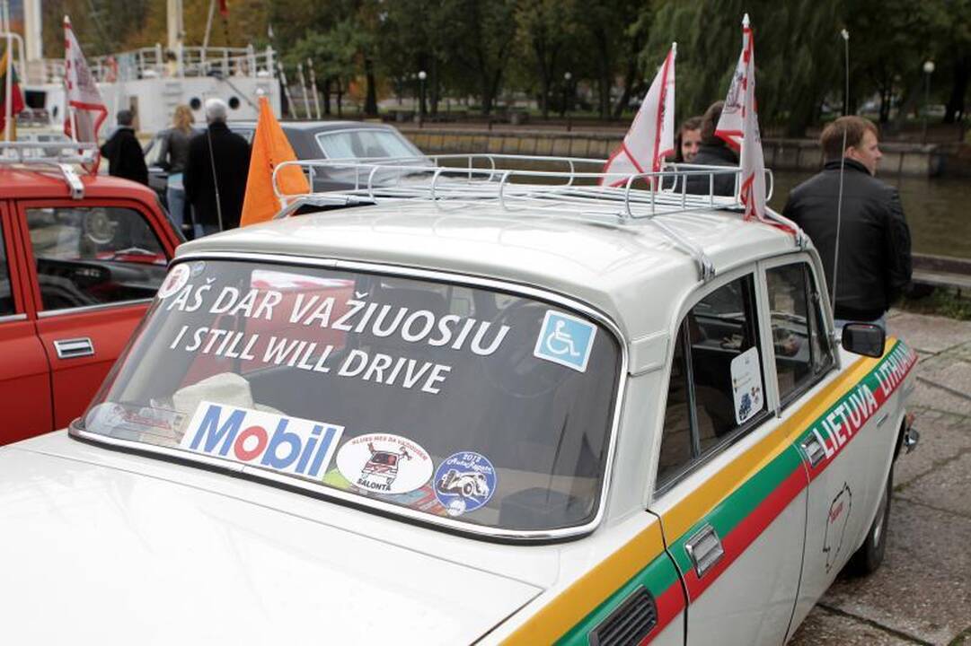 Klaipėdos senamiestyje – senovinių automobilių paradas