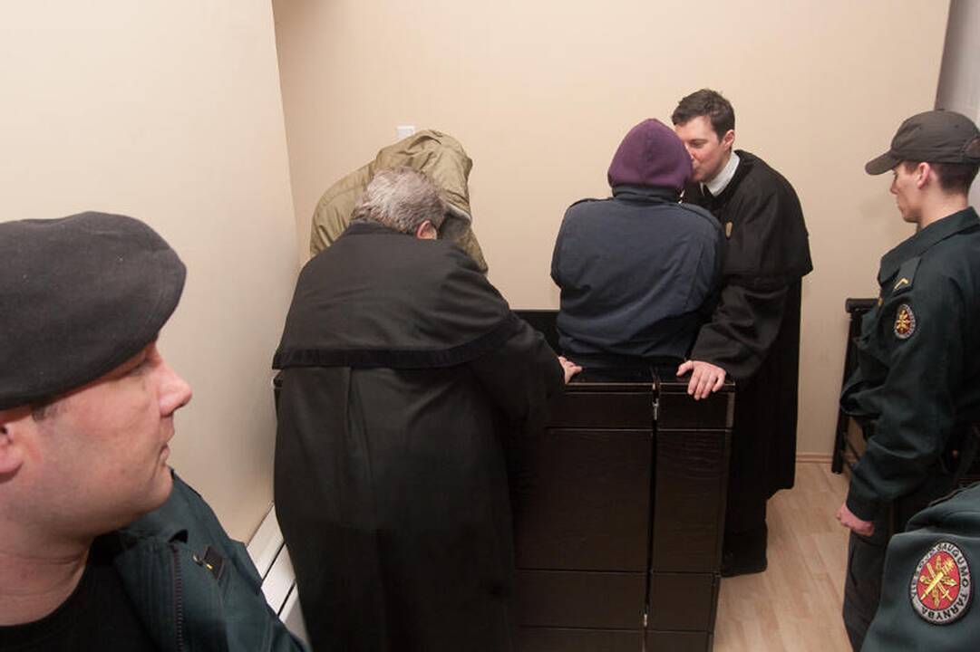 Teismas atmetė už pacientės išžaginimą nuteistų medikų skundą