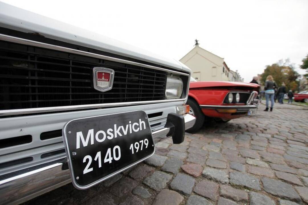 Klaipėdos senamiestyje – senovinių automobilių paradas