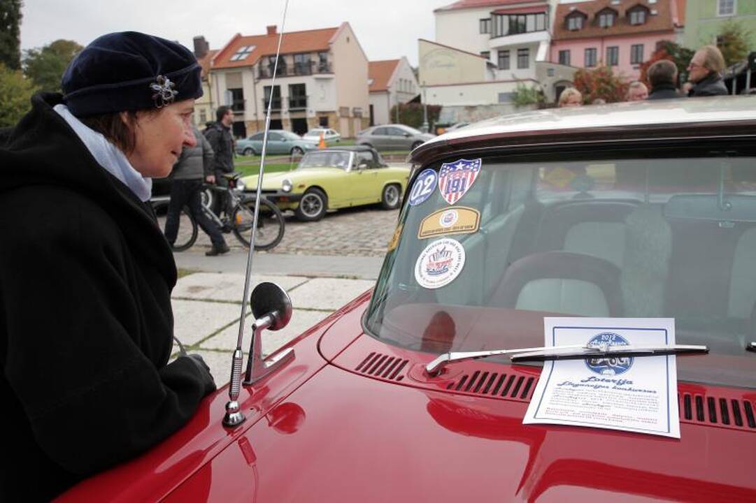 Klaipėdos senamiestyje – senovinių automobilių paradas