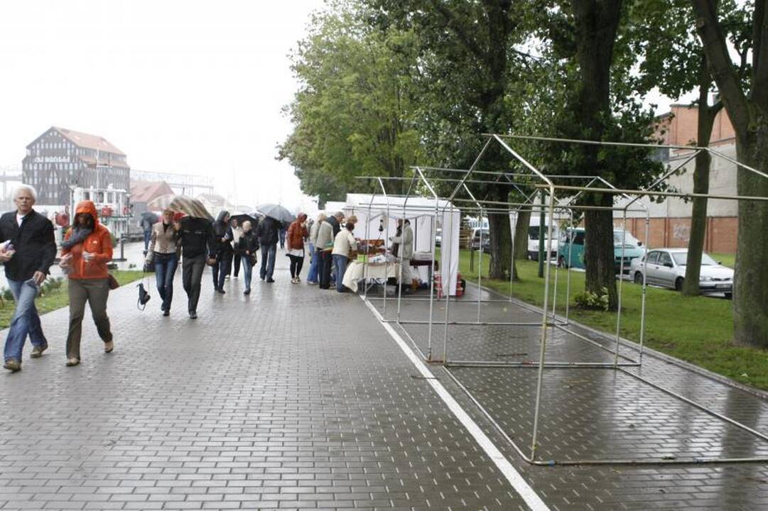 Bjaurus oras išvaikė prekybininkus