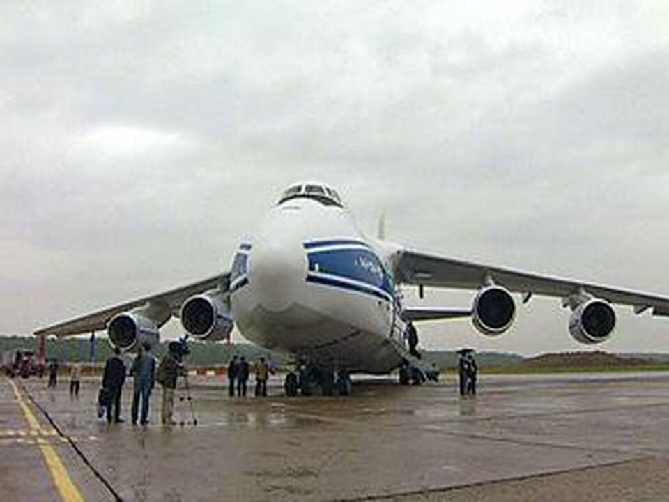 Rusijos tyrėjai nagrinėja dvi orlaivio Tu-154 gaisro Surguto oro uoste versijas