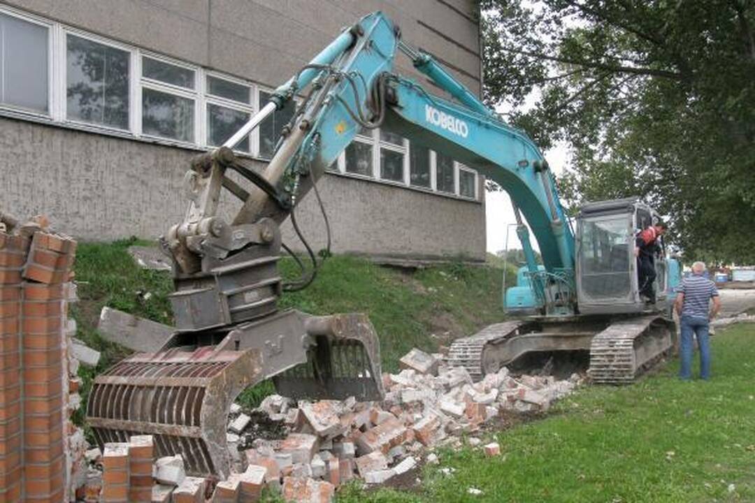 Tęsiamas klaipėdietiškos Berlyno sienos griovimas
