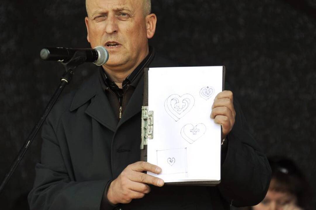 Menininkai apdovanojo Garliavos budėtojus 