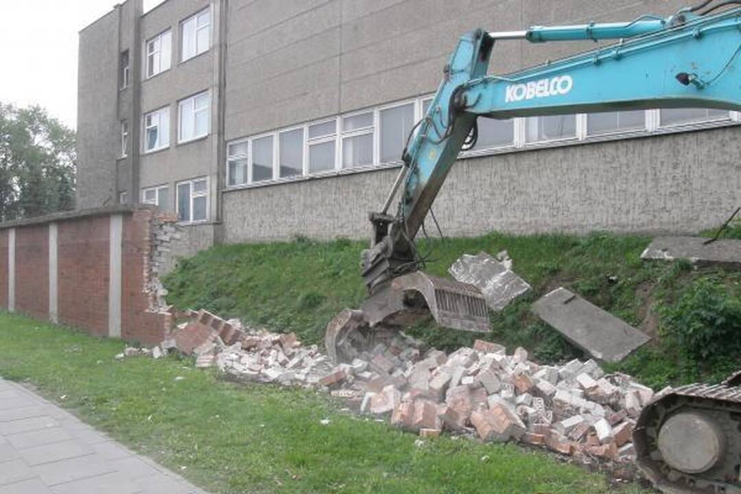 Tęsiamas klaipėdietiškos Berlyno sienos griovimas