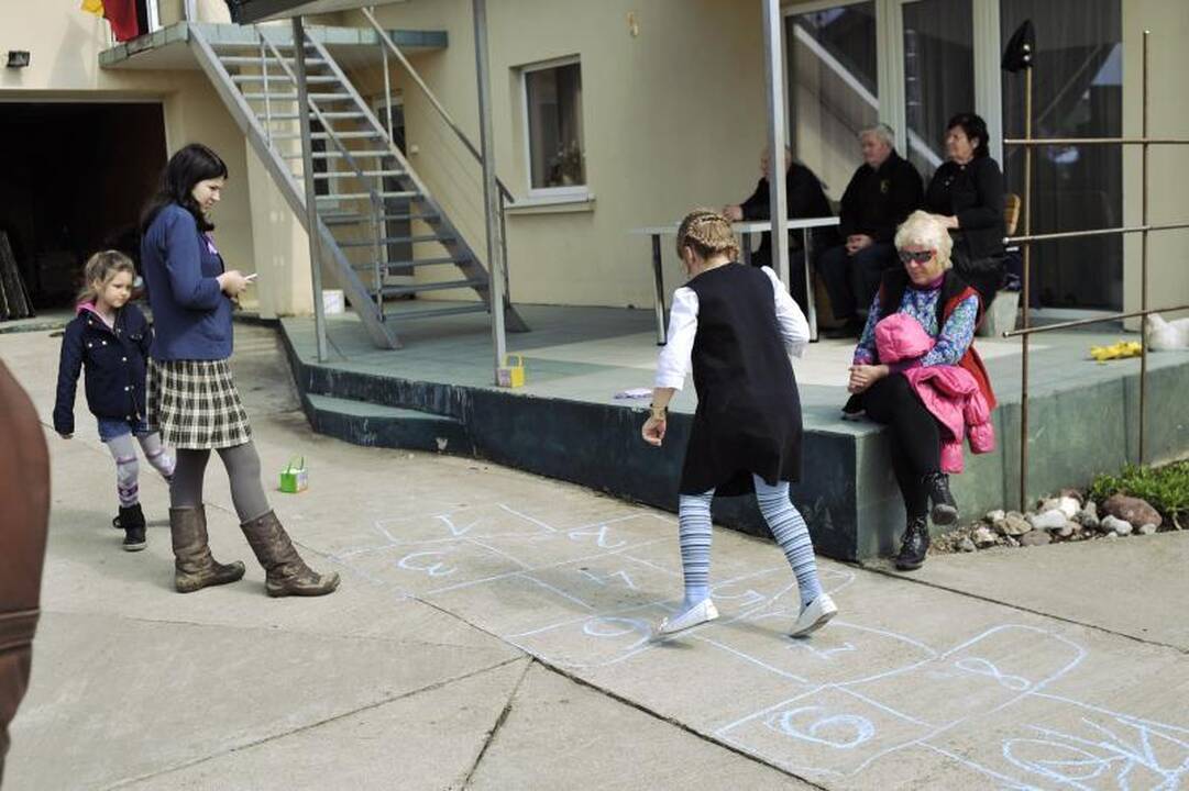Menininkai apdovanojo Garliavos budėtojus 
