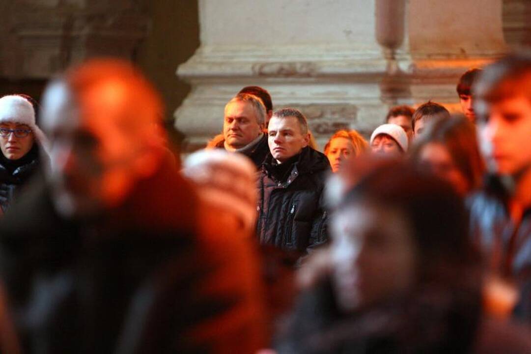 Originalus šventimas: Kauno plaukikai Kalėdoms rengėsi bažnyčioje