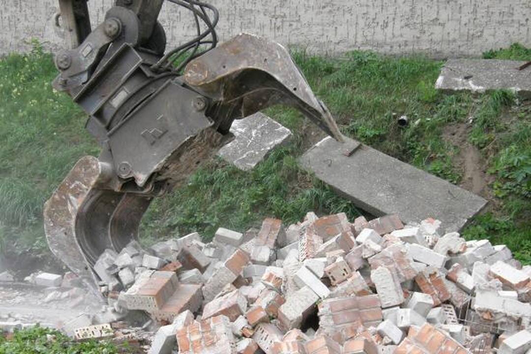 Tęsiamas klaipėdietiškos Berlyno sienos griovimas