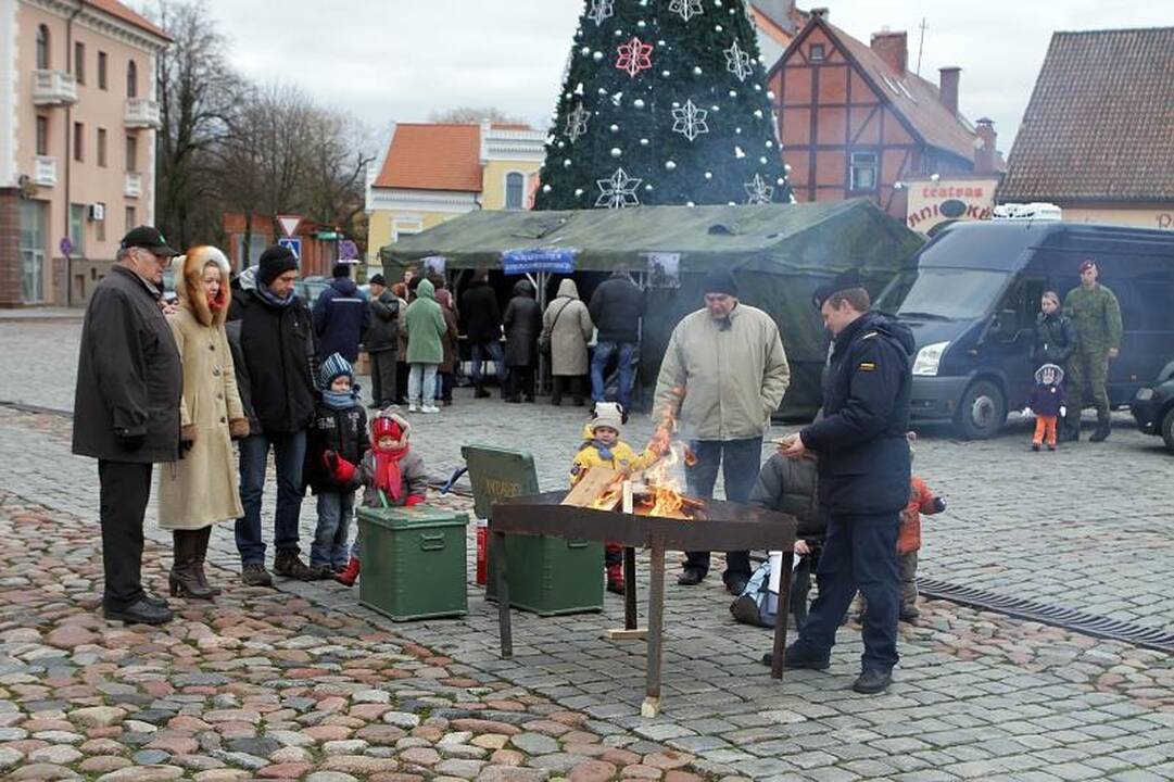 Klaipėdiečiai vaišinosi nemokama žuviene ir koše
