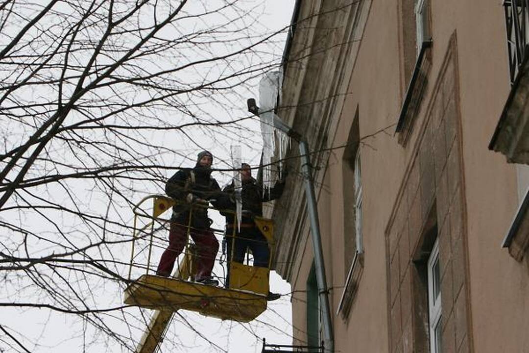 Prieš šventes Klaipėdoje nudaužyti varvekliai