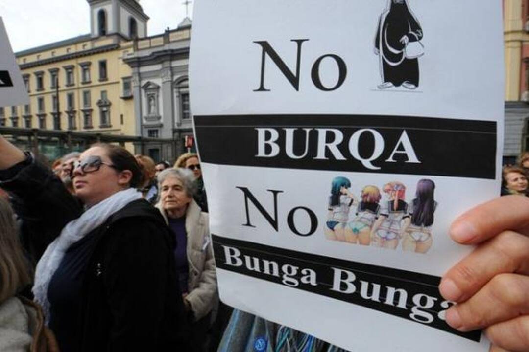 Italės masiškai protestavo prieš S.Berlusconi valdymą
