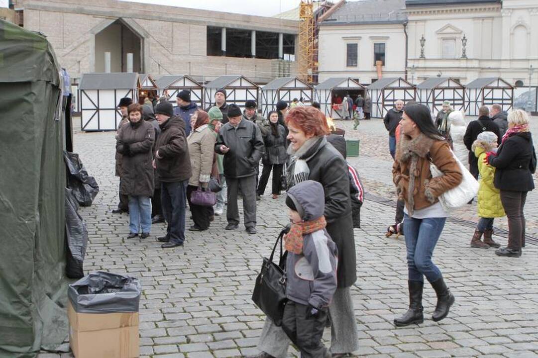 Klaipėdiečiai vaišinosi nemokama žuviene ir koše