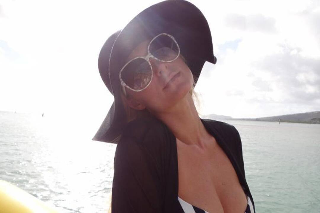 Paris Hilton pozavo naujam kalendoriui  