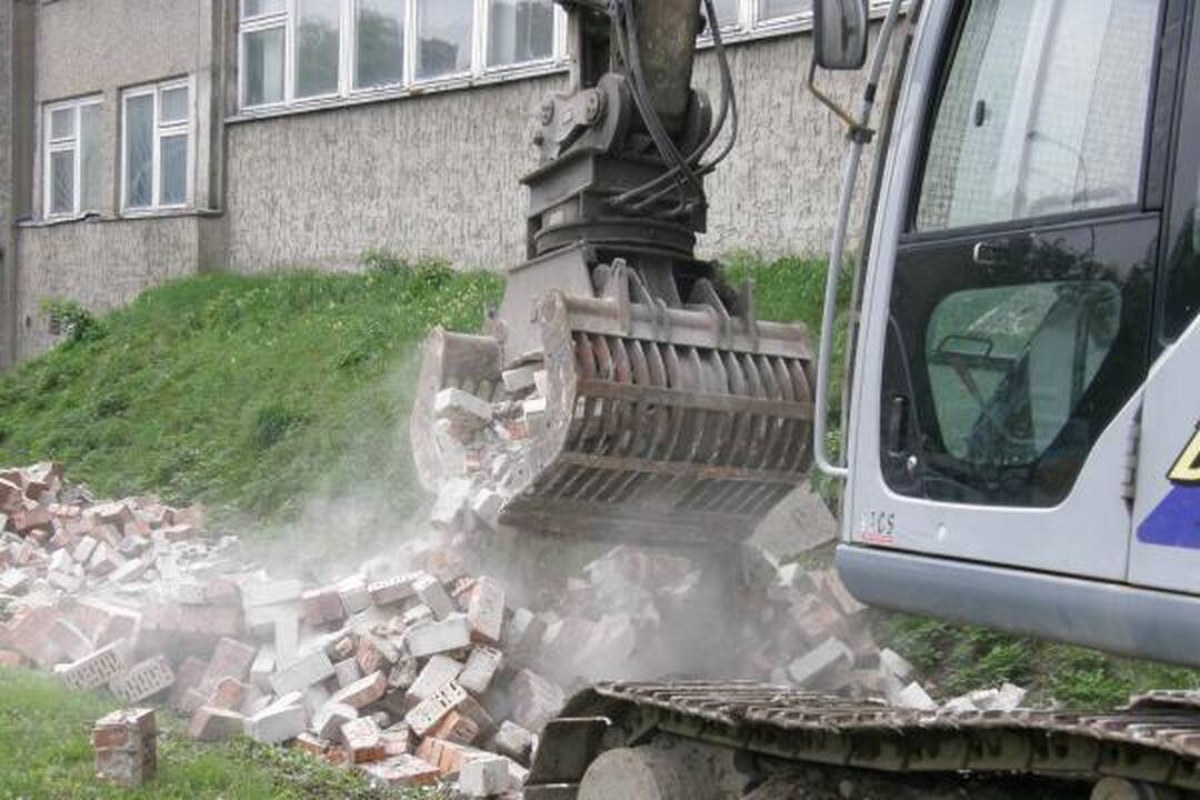 Tęsiamas klaipėdietiškos Berlyno sienos griovimas