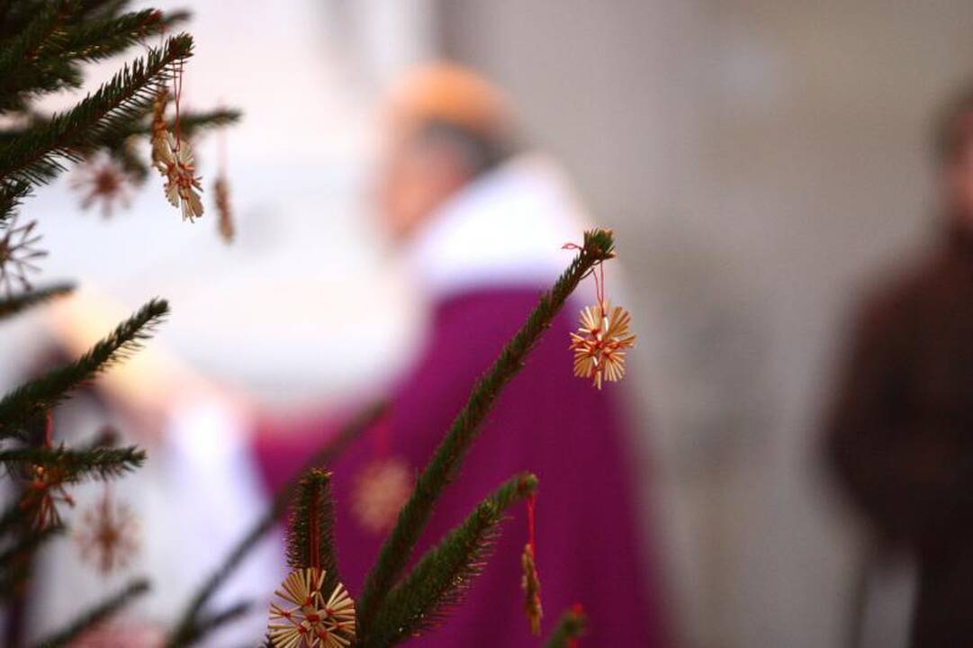 Originalus šventimas: Kauno plaukikai Kalėdoms rengėsi bažnyčioje